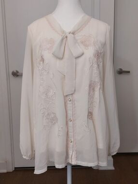 Axes Femme | Embroidered Cream Blouse
